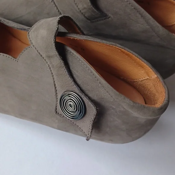 Think Aida Court Shoes Pumps Mary Jane Suede Leather SZ 39 Gray Taupe - Picture 10 of 16